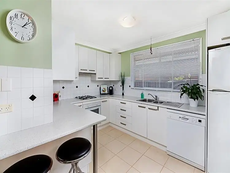 Fifth view of Homely house listing, 10 St James' Avenue, Berkeley Vale NSW 2261