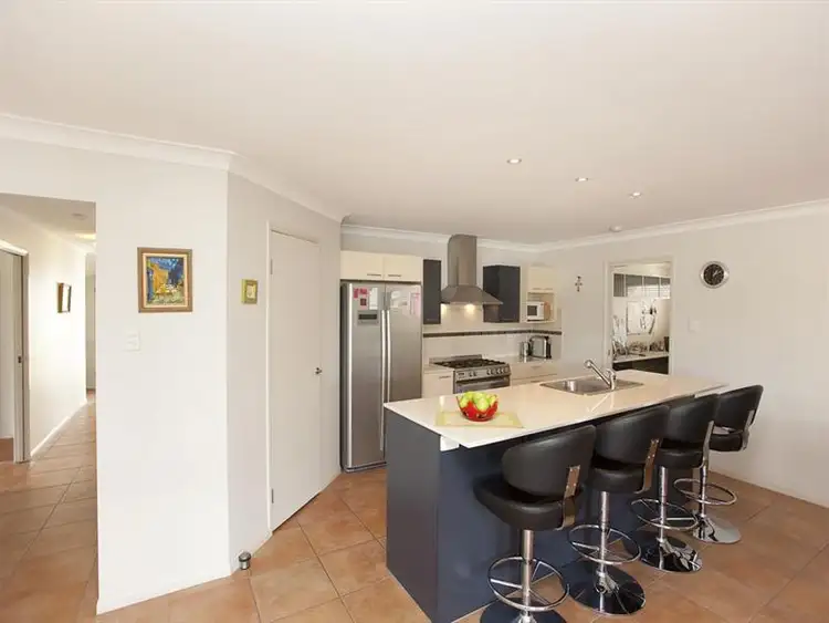 16 Mansfield Place, Mansfield QLD 4122