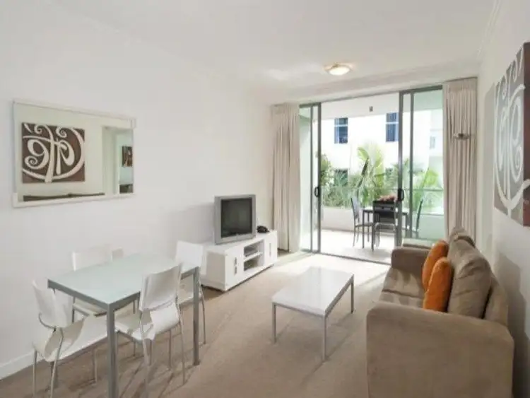 33 T E Peters Drive, Broadbeach Waters QLD 4218