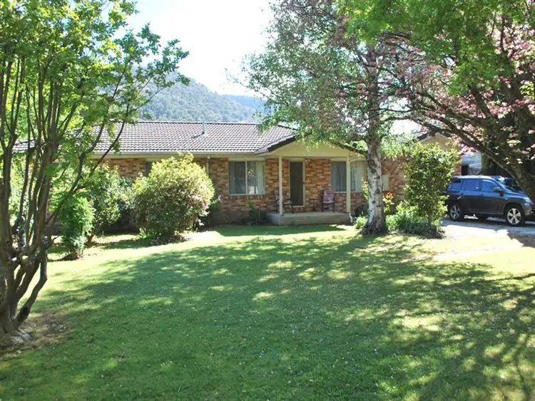 23 Delany Avenue, Bright VIC 3741