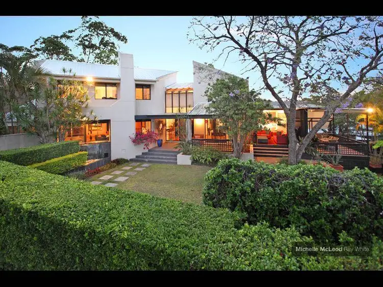 7 Columbia Street, Chapel Hill QLD 4069