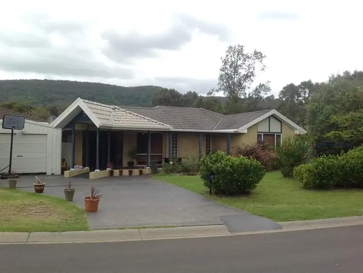 4 Derwent Place, Albion Park NSW 2527