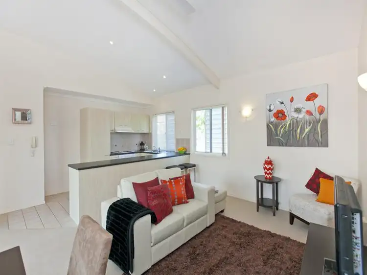 8/24 Yamboyna Street, Manly QLD 4179