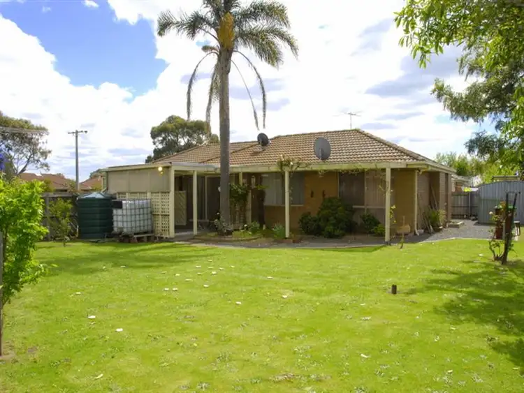 10 Chester Drive, Hampton Park VIC 3976