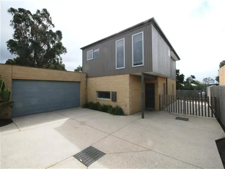 2/25 Jenner Avenue, Cowes VIC 3922