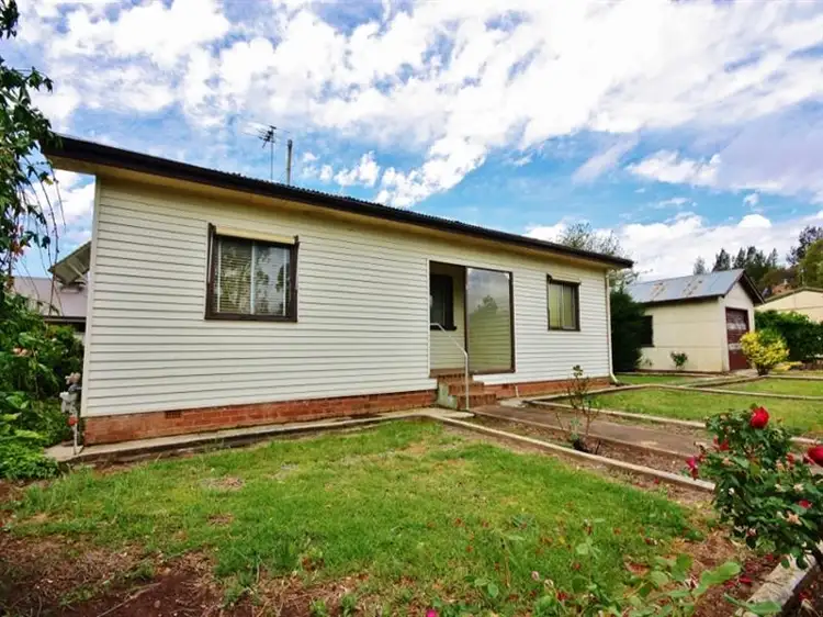 3 Berthong Street, Young NSW 2594