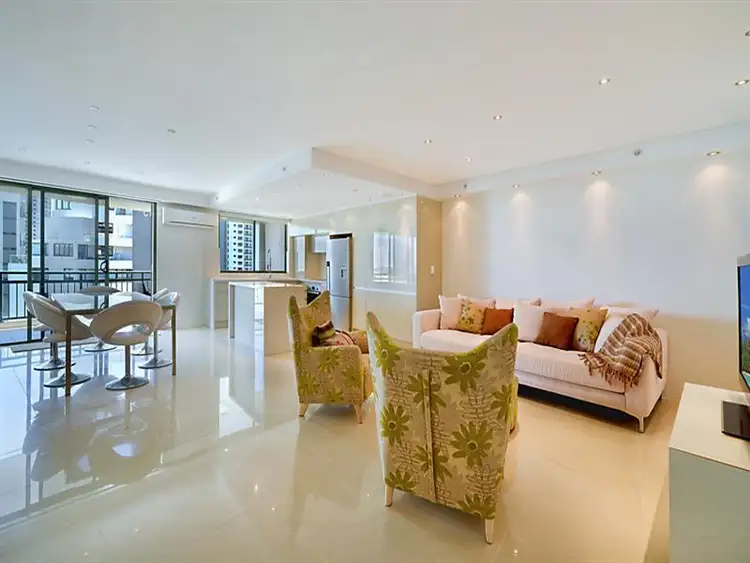 29 Woodroffe Avenue, Main Beach QLD 4217