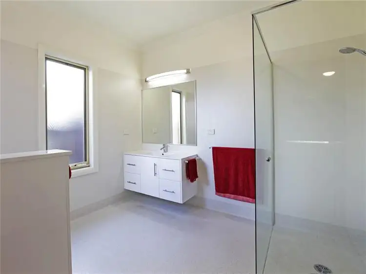 Seventh view of Homely house listing, 14 Sparrow Court, Lara VIC 3212