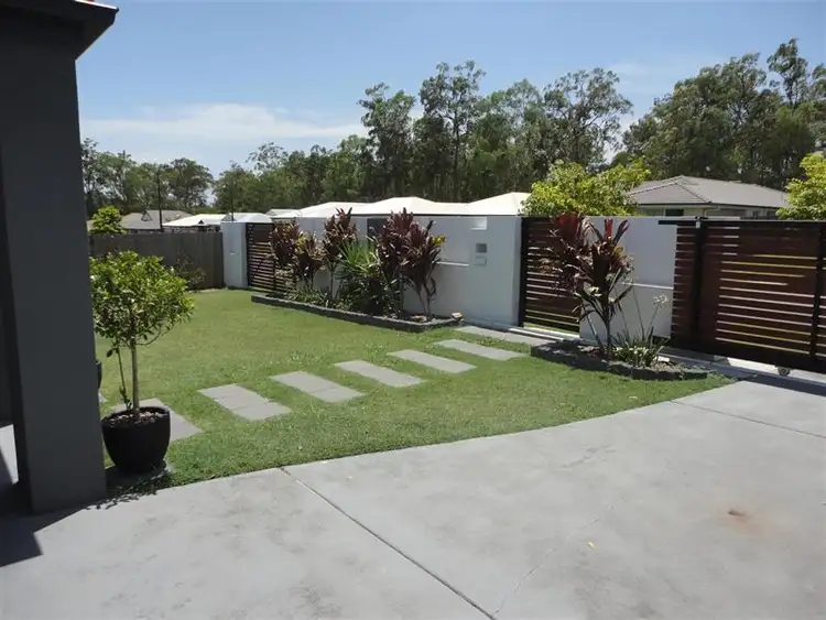 Second view of Homely house listing, 10 Lorikeet Way, Crestmead QLD 4132