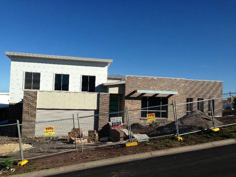 Main view of Homely townhouse listing, 1/2 Elizabeth Circuit, Flinders NSW 2529