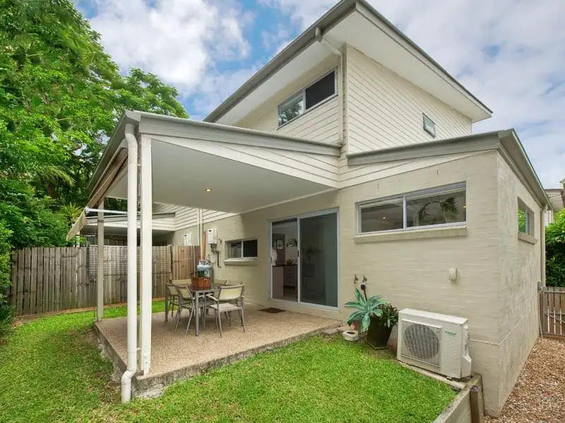 Main view of Homely townhouse listing, 2/135 Grosvenor Street, Morningside QLD 4170
