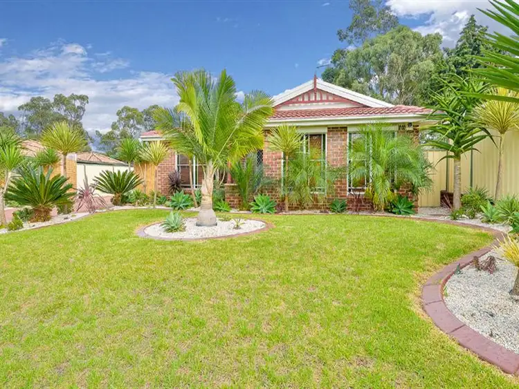 10 Fiveash Street, St Helens Park NSW 2560