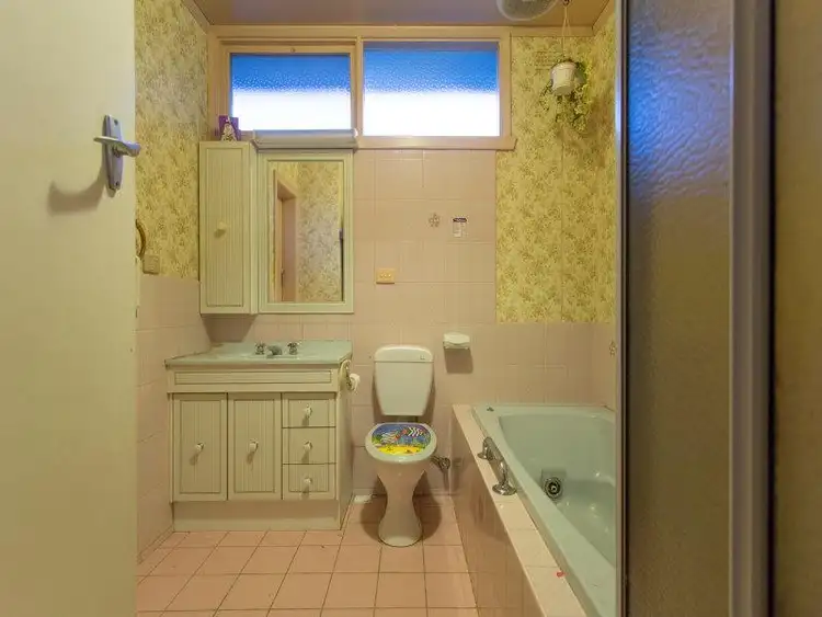 Fifth view of Homely house listing, 7 Mayfair Court, Frankston VIC 3199