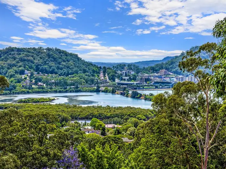 11 Fiona Street, Point Clare NSW 2250