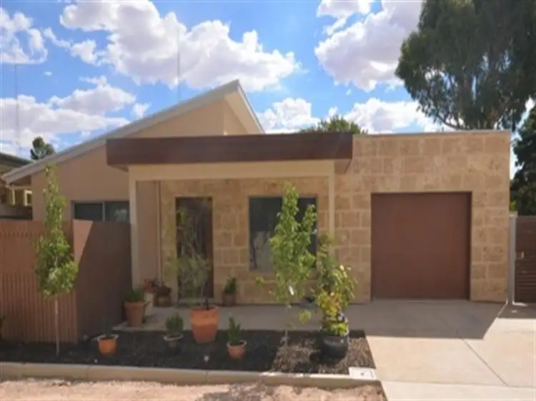 6 William Street, Clare SA 5453