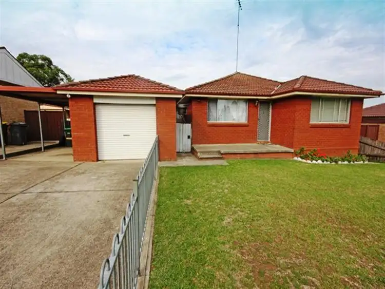 7 Collis Place, Minto NSW 2566