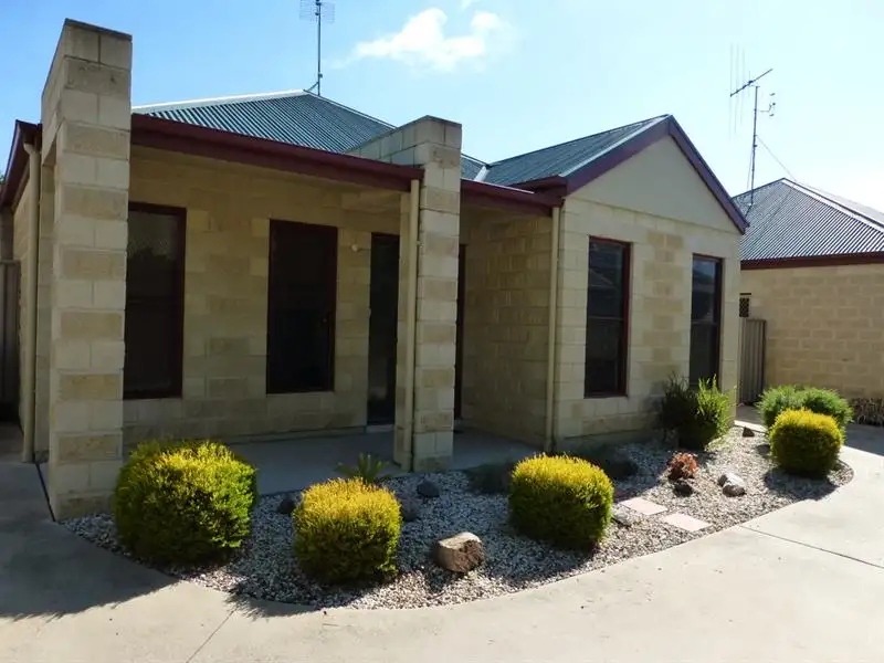 Main view of Homely townhouse listing, 2/101 Hovell Street, Echuca VIC 3564
