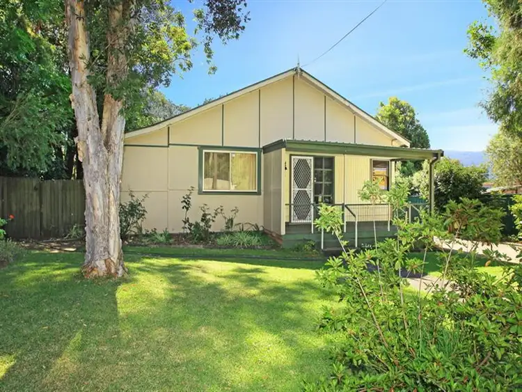 18 Edwards Avenue, Bomaderry NSW 2541