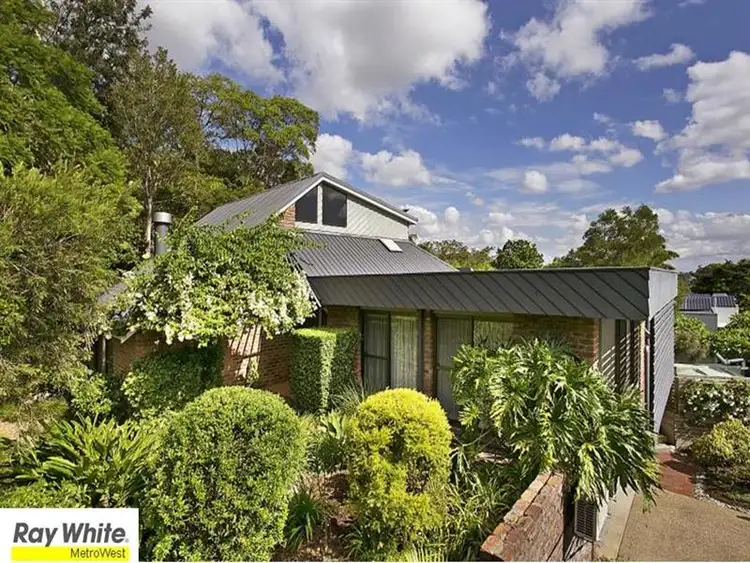 2 Farnworth Street, Chapel Hill QLD 4069