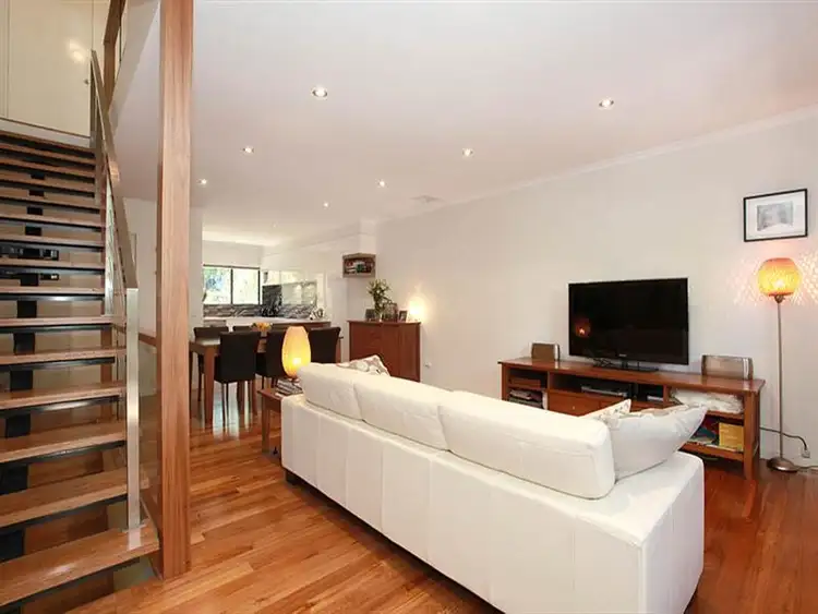 2/1 Jerdanefield Road, St Lucia QLD 4067