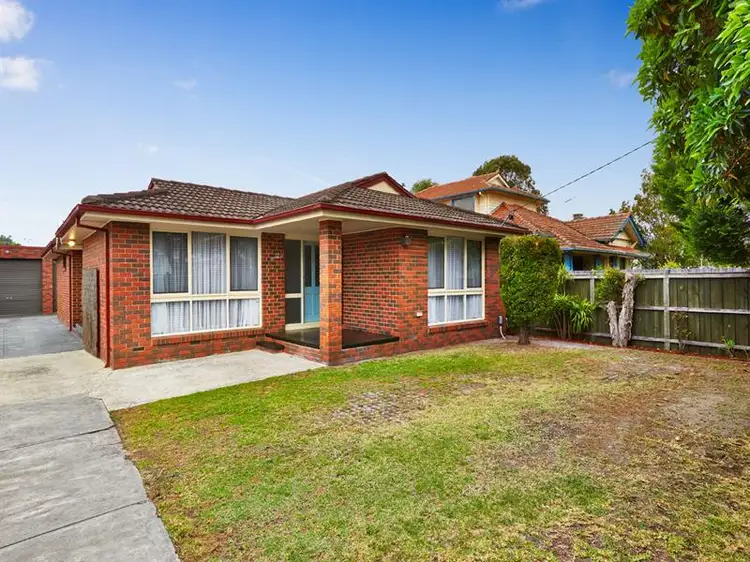 13 Calembeena Avenue, Hughesdale VIC 3166