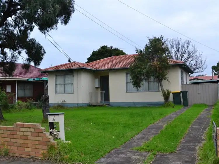 6 Eades Street