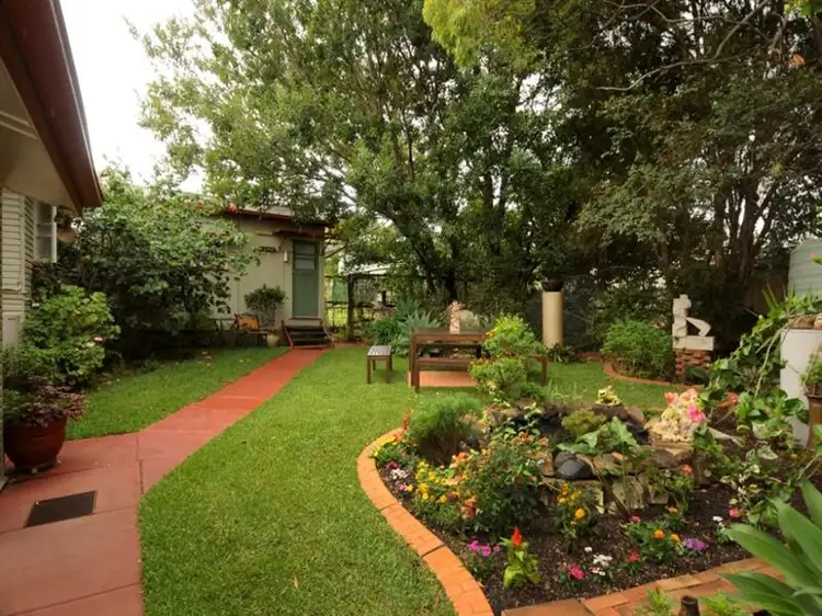 13 West Street, Newtown QLD 4350
