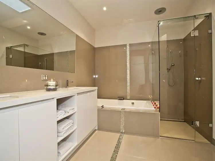 Sixth view of Homely house listing, 136 Haverbrack Drive, Mulgrave VIC 3170