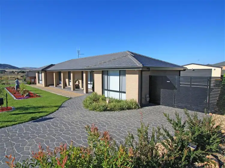 12 Simms Drive, Bungendore NSW 2621