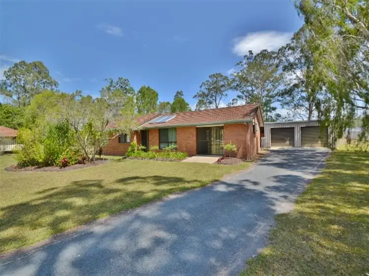 10 Leach Av,
