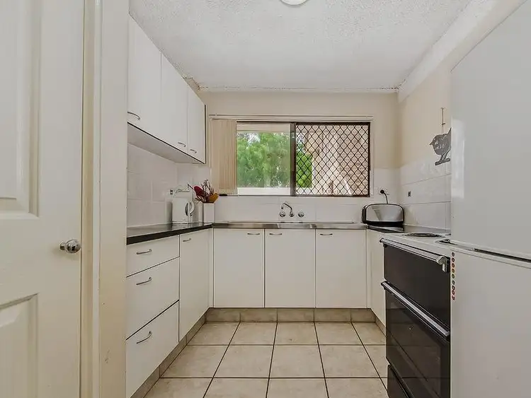Fourth view of Homely apartment listing, 2/46 Oceanic Drive, Mermaid Waters QLD 4218