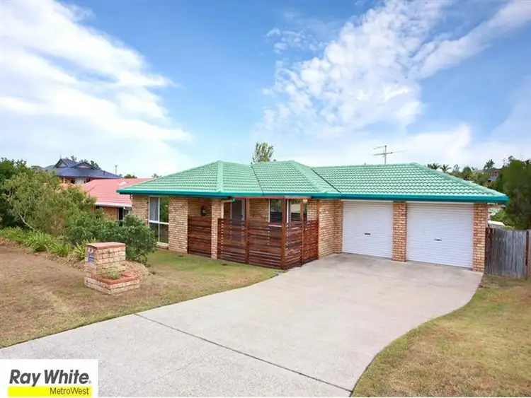 8 Meadow Place, Middle Park QLD 4074