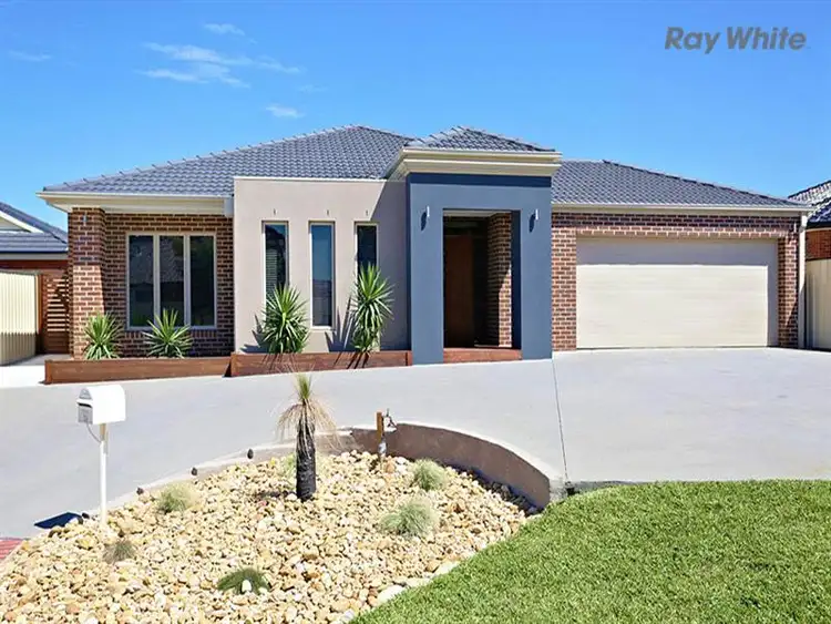 10 Darling Court, Taylors Hill VIC 3037