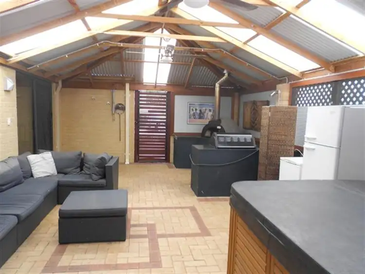 24 Stradbroke Gardens, Ridgewood WA 6030