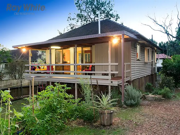 2 Hefferan Street, Fairfield QLD 4103