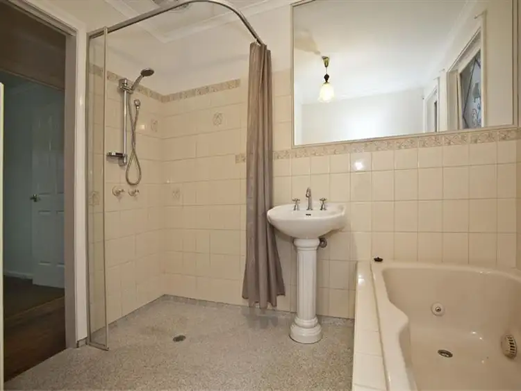 Seventh view of Homely house listing, 4 Clangula Court, Endeavour Hills VIC 3802