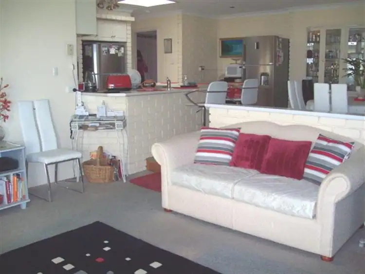 Seventh view of Homely house listing, 8 Hill Court, Thornlie WA 6108