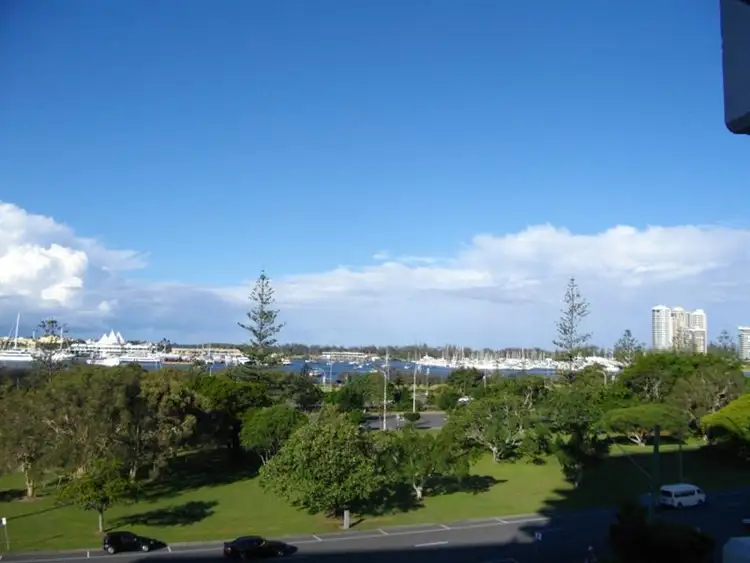 5F Huntington Apartments, 10 Marine Parade, Southport QLD 4215