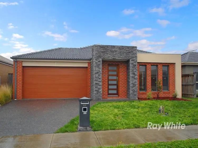 19 Locky Grove, Lyndhurst VIC 3975