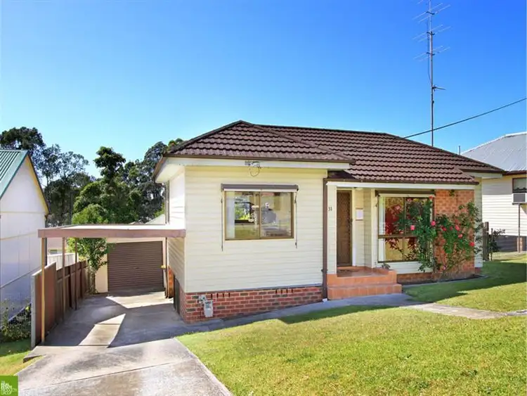 31 Tresnan Street, Unanderra NSW 2526