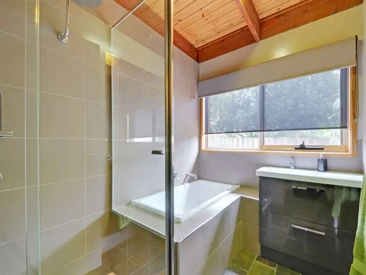 Fifth view of Homely house listing, 8 Ayres Court, Rosedale VIC 3847