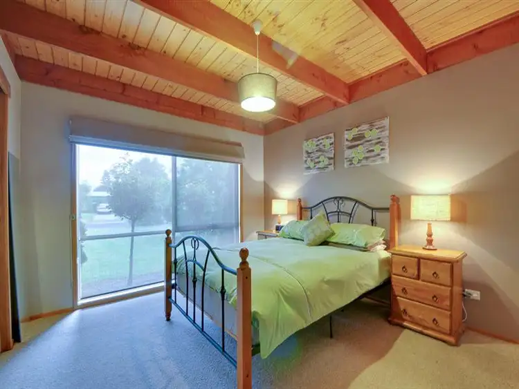 Seventh view of Homely house listing, 8 Ayres Court, Rosedale VIC 3847