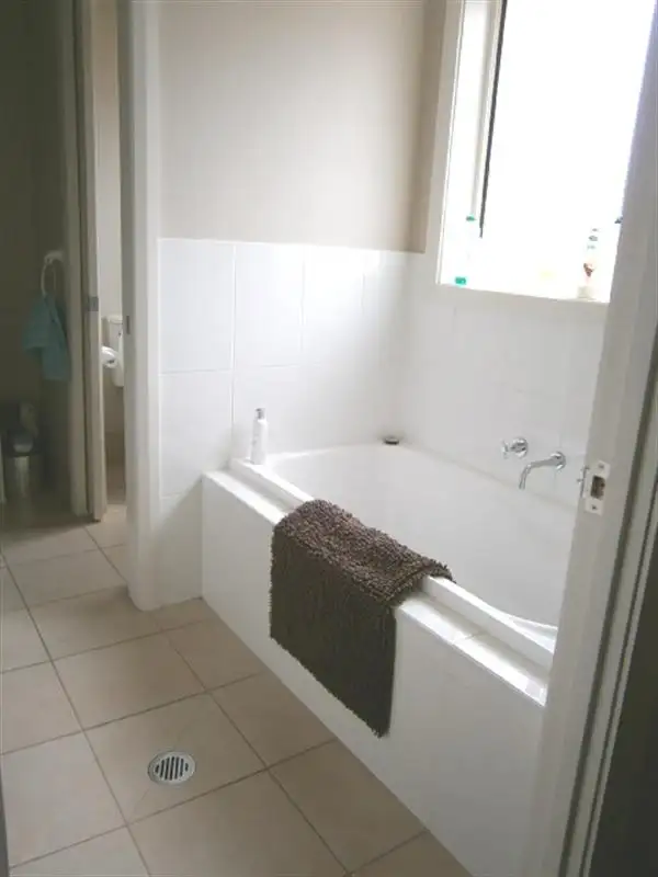 Sixth view of Homely townhouse listing, 1/105 Thompson Street, Cootamundra NSW 2590