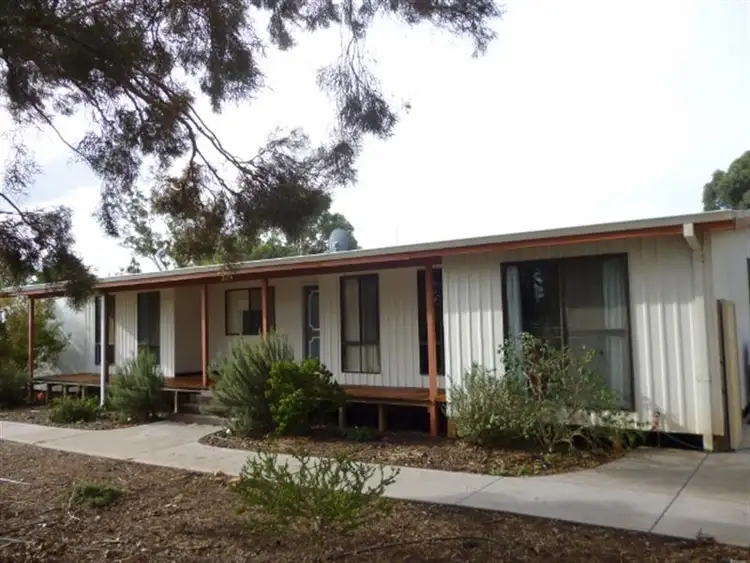 2 Janitor Street, Broomehill Village WA 6318
