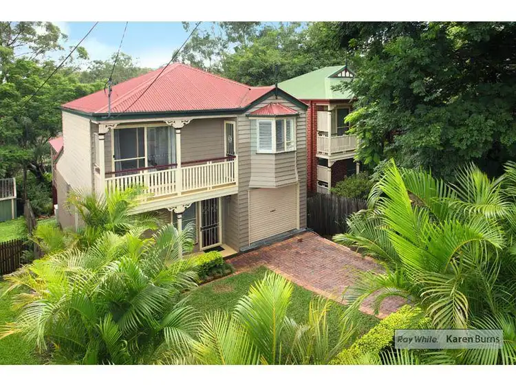 33 Burns Parade, Chapel Hill QLD 4069