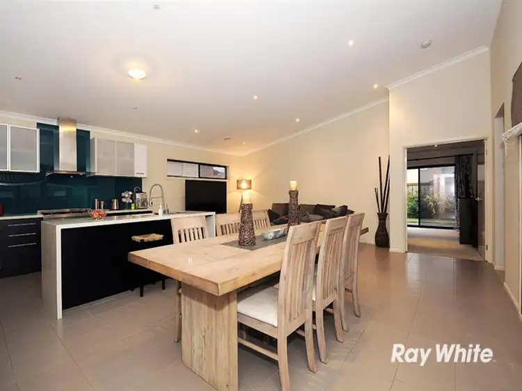 8 Honeybark Crescent, Lyndhurst VIC 3975