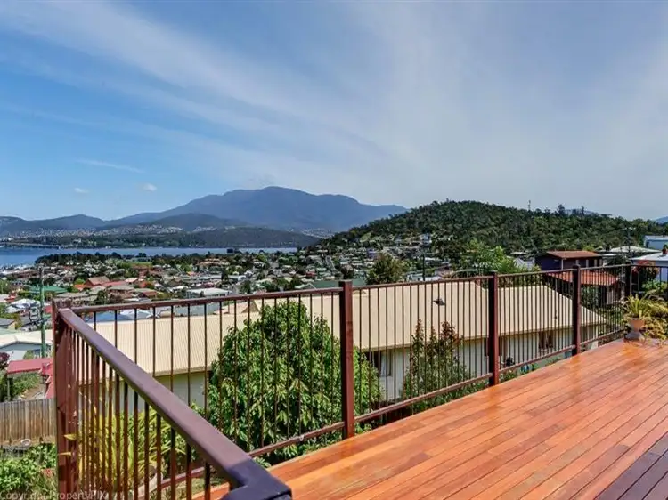43 Karoola Road, Lindisfarne TAS 7015