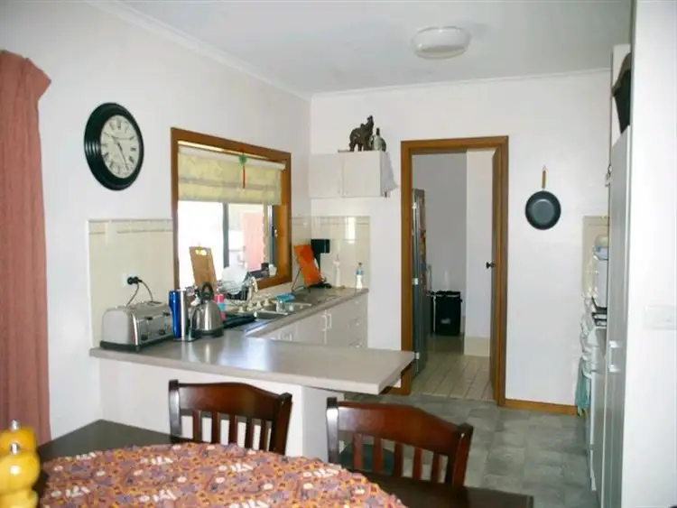 Fifth view of Homely house listing, 10 Tucker Court, Renmark SA 5341