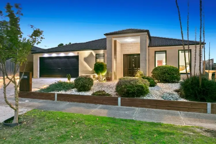 14 Diamond Parade, Skye VIC 3977