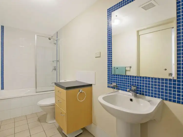 Sixth view of Homely unit listing, 4/19 Thorn Street, Kangaroo Point QLD 4169
